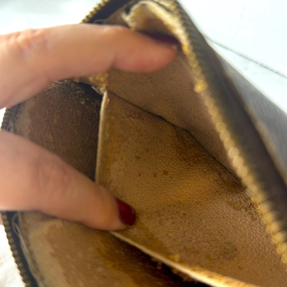 Louis Vuitton Monogram Pouch with LV Dustbag - Picture 11 of 17